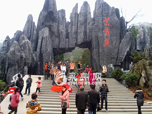 宁远九嶷山游人如织 领略景区多彩神韵