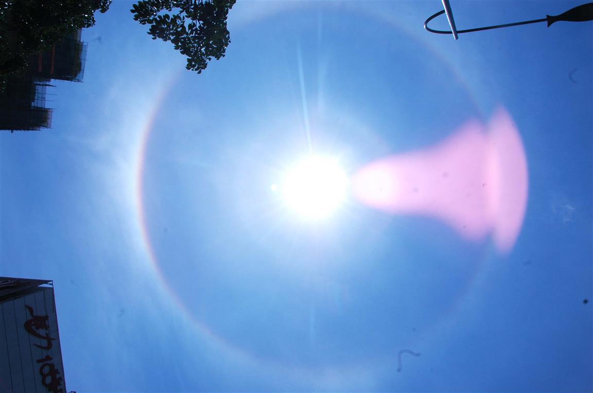 蓝山县现日晕奇观 太阳似戴七色光环