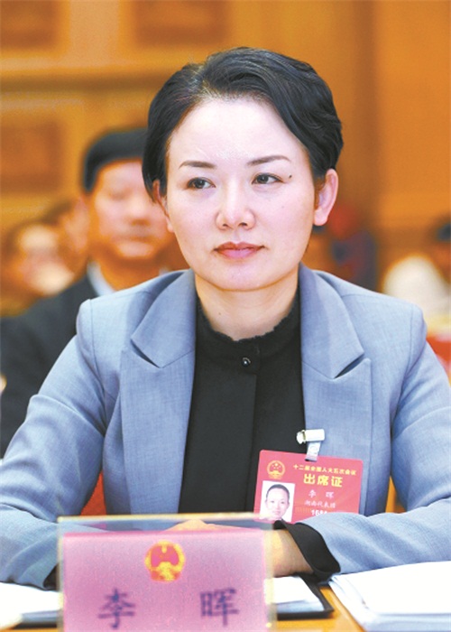 永州要闻   3月5日,在李克强总理的政府工作报告上,全国人大代表,市委