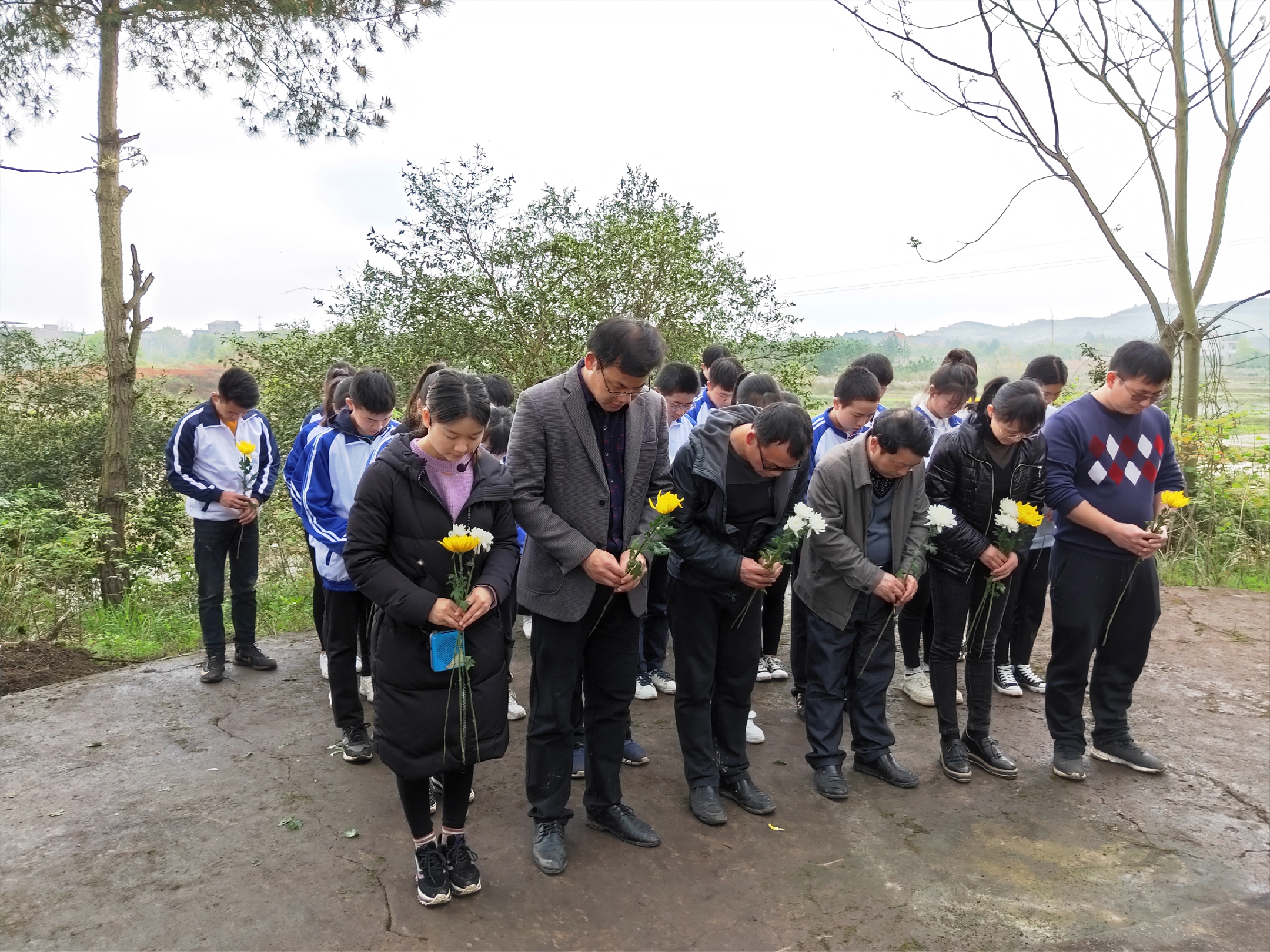 东安县耀祥中学祭奠唐生智将军传承爱国情怀