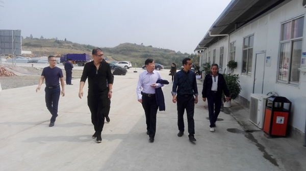 近日,省农委副巡视员严德荣一行来新田调研农产品质量安全监管工作,市