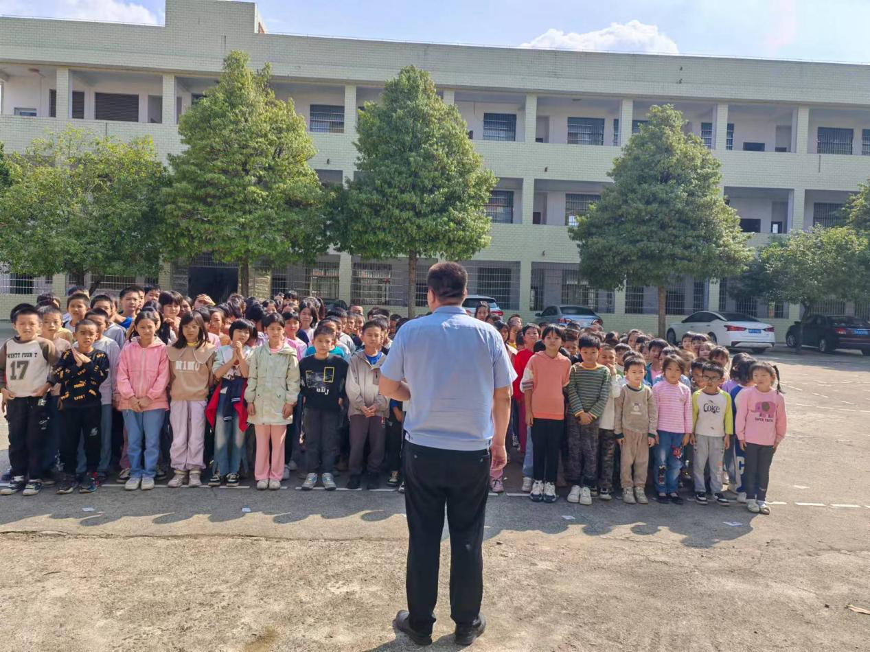 八宝镇火田完小消防安全培训演练筑牢校园“防火墙”(图3)