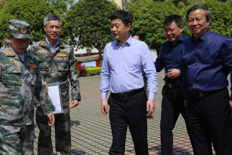永州市委书记严华深入市人防办视察调研