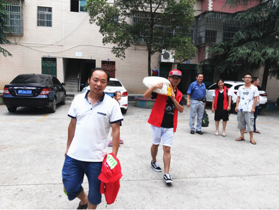 王国丰慈善助学会于新田开展"精准扶贫 圆梦行动"活动