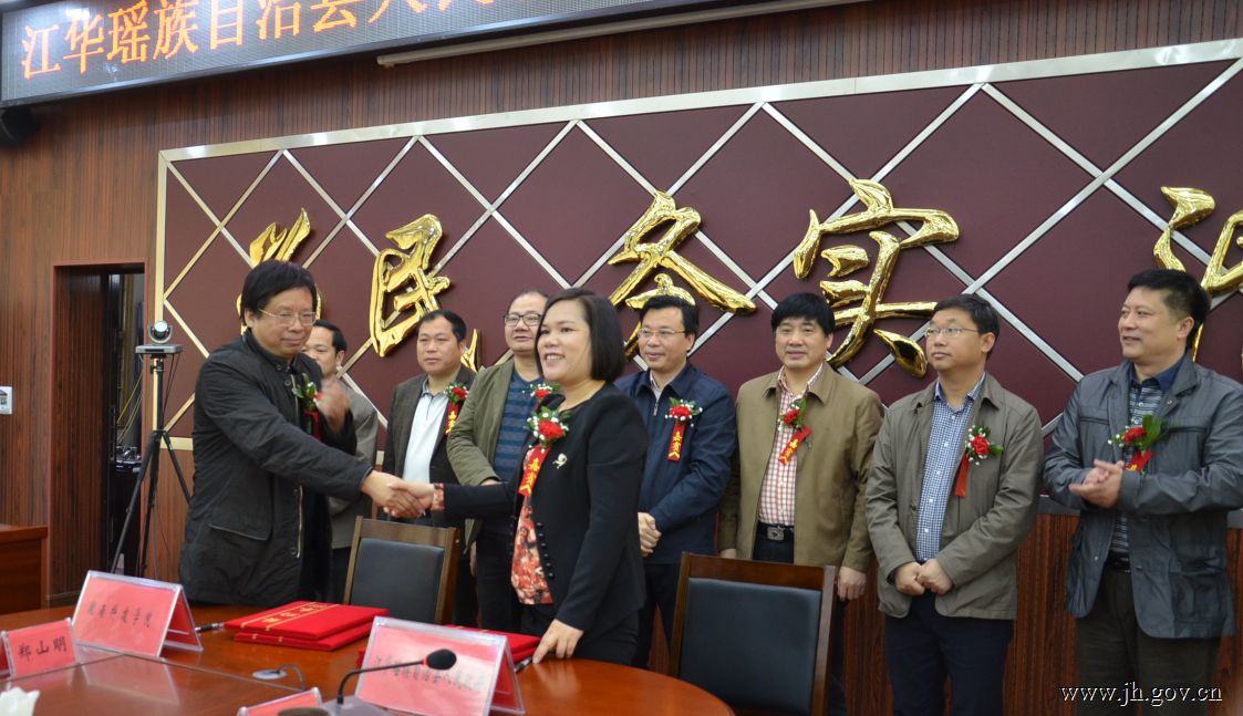 人事处处长李勇,县领导龙飞凤,龙赋云,龙国庆,李勇东,伍继承,王亚珉