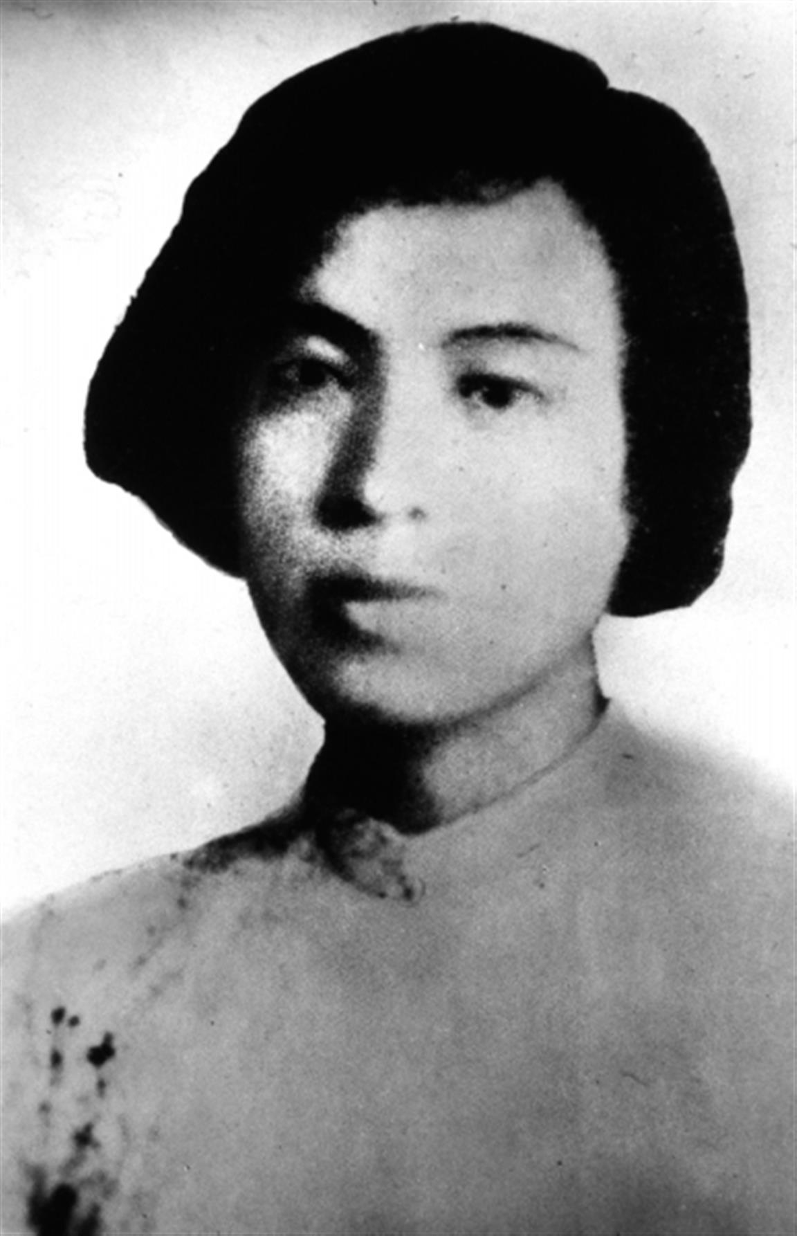 何宝珍:"英勇坚决,为女党员之杰出者"