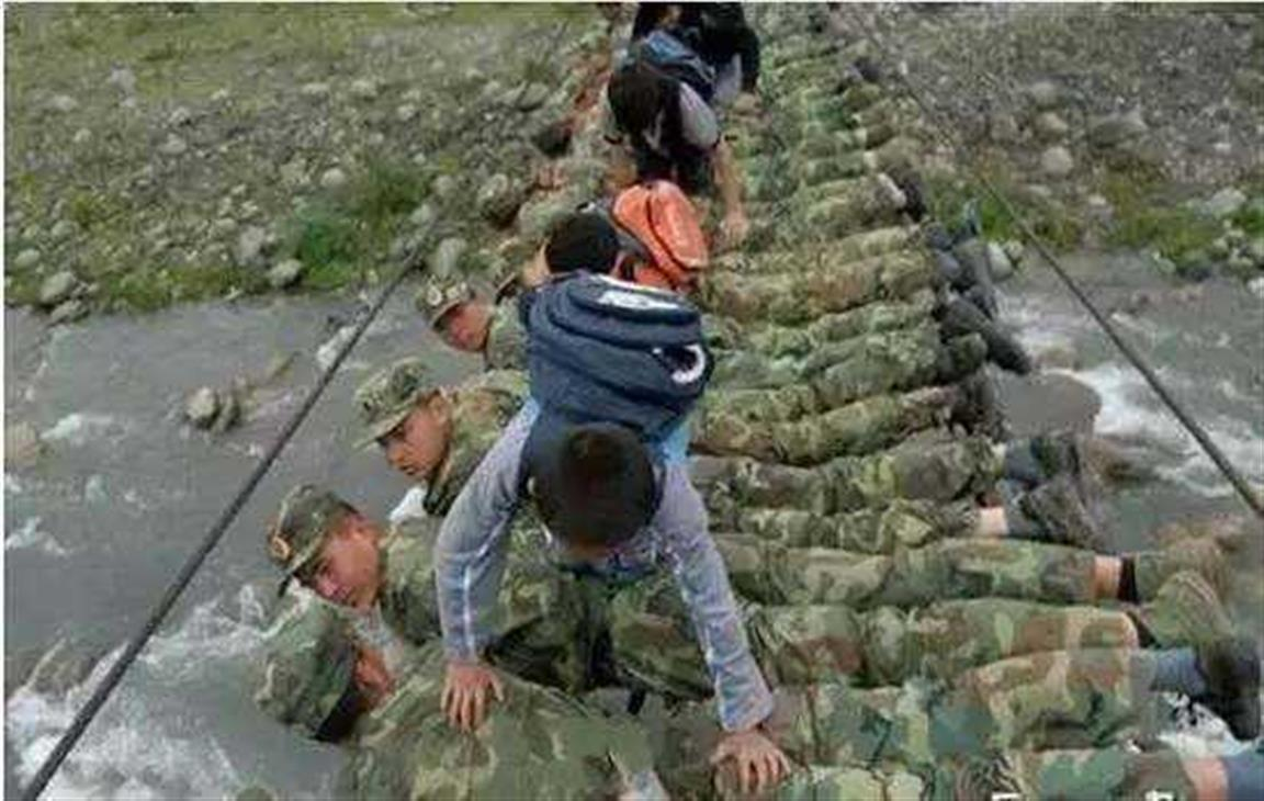 汶川十周年特辑:搭人桥救援学生,永州小伙的故事叫做感动