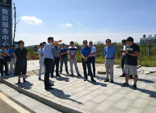 为推动经开区重点项目建设进度,7月6日上午,区党委书记周亮,区