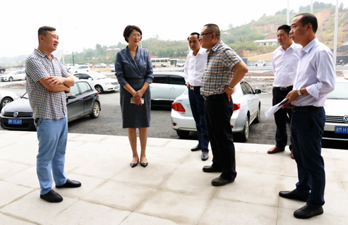 新闻中心 图片新闻10月9日上午,党委副书记,管委会主任李瑛深入华为