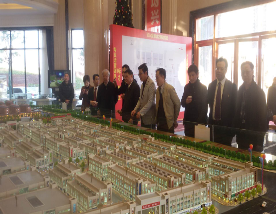 新田县政府办,商粮科经委,工业园等相关单位负责人陪同调研.