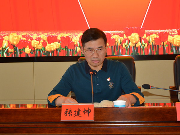 教育局党组书记,局长张建坤主持会议,局领导何宁,刘安球,陈泽利,任福