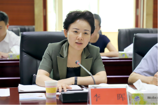 永州市委书记,市人大常委会主任李晖介绍有关情况.