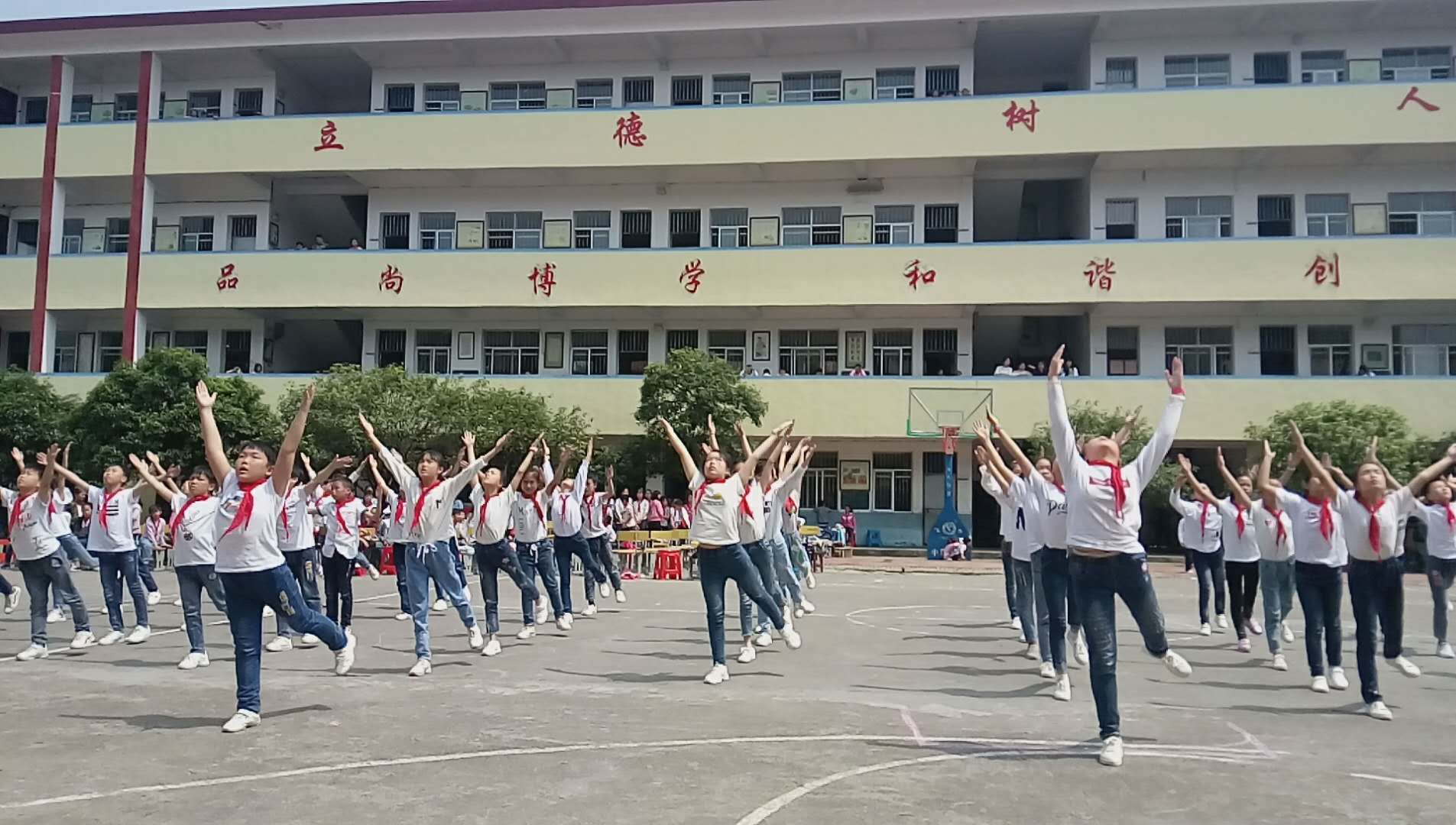 江华举行体操比赛大展团队风采686868