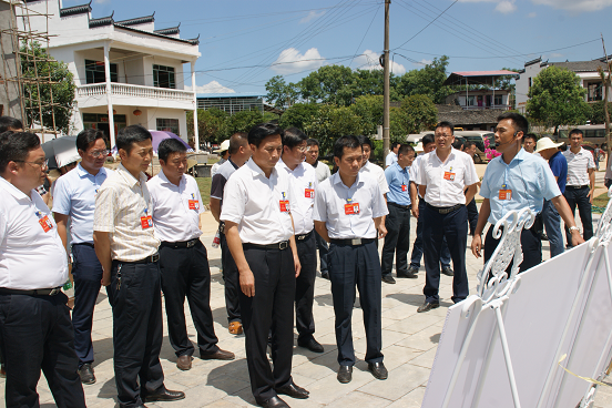 ,区委副书记,区长吴恢才