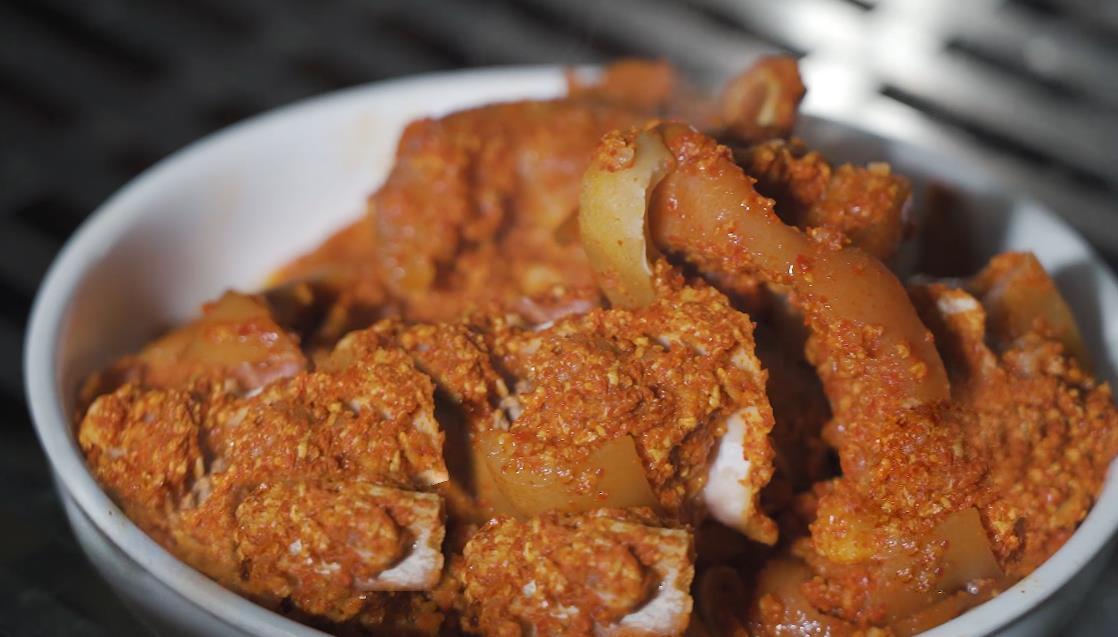 以阳明山农家散养林砦寤ㄈ馕髁,经腌渍调味上笼