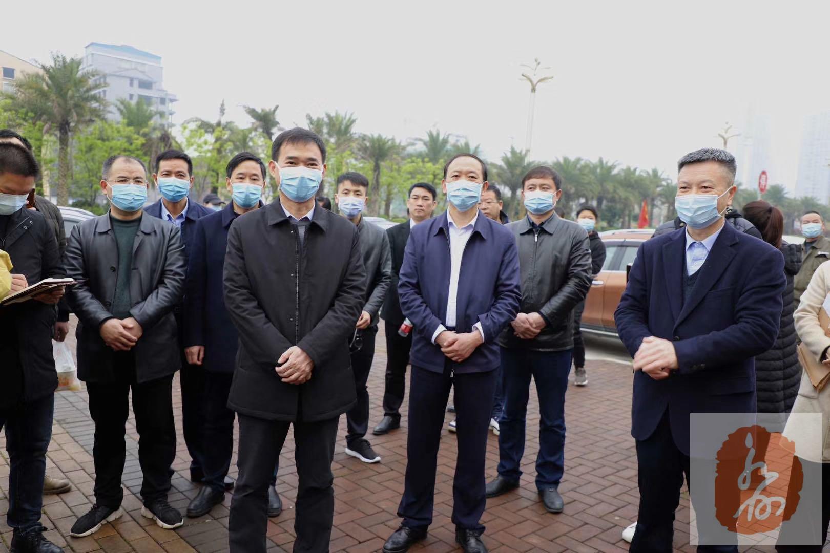 朱洪武,欧阳德群等领导为队员们送行68 市卫健委提供永州新闻网讯