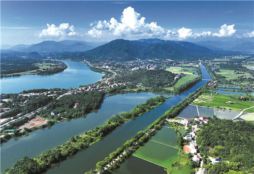 贤水河两岸美如画