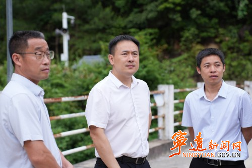 林亮亮调研住龙门大坝安全隐患及九嶷山民宿产业发展工作_副本500.jpg