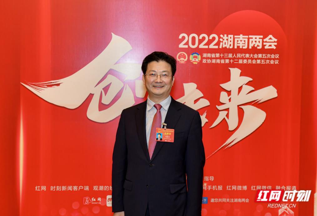 湖南省人大代表,永州市委副书记,市长陈爱林.