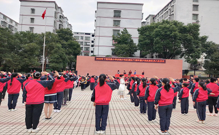 冷水滩区凤凰小学举行"红领巾飞扬,筑梦未来"新少先队员入队活动