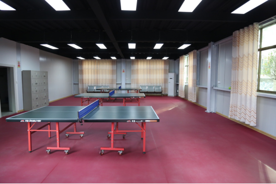 全民健身文体活动室内配套led灯光照明,空调,物品储存柜,休闲座椅及