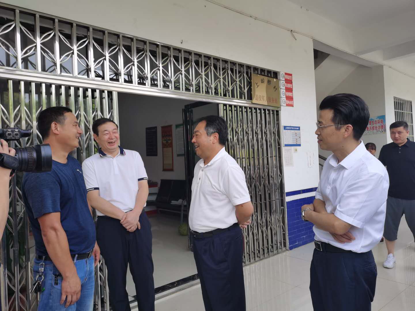 市人大常委会党组书记,副主任,一级巡视员王雄带队来到冷水滩区上岭桥